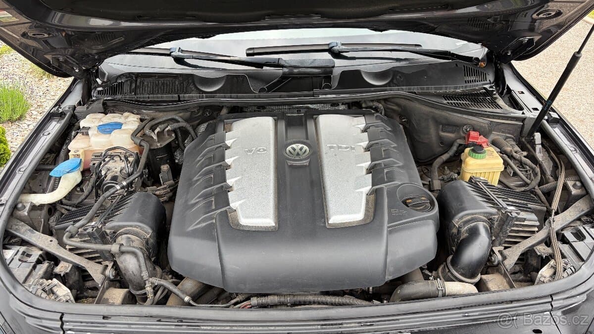 2010 Volkswagen TOUAREG - 12