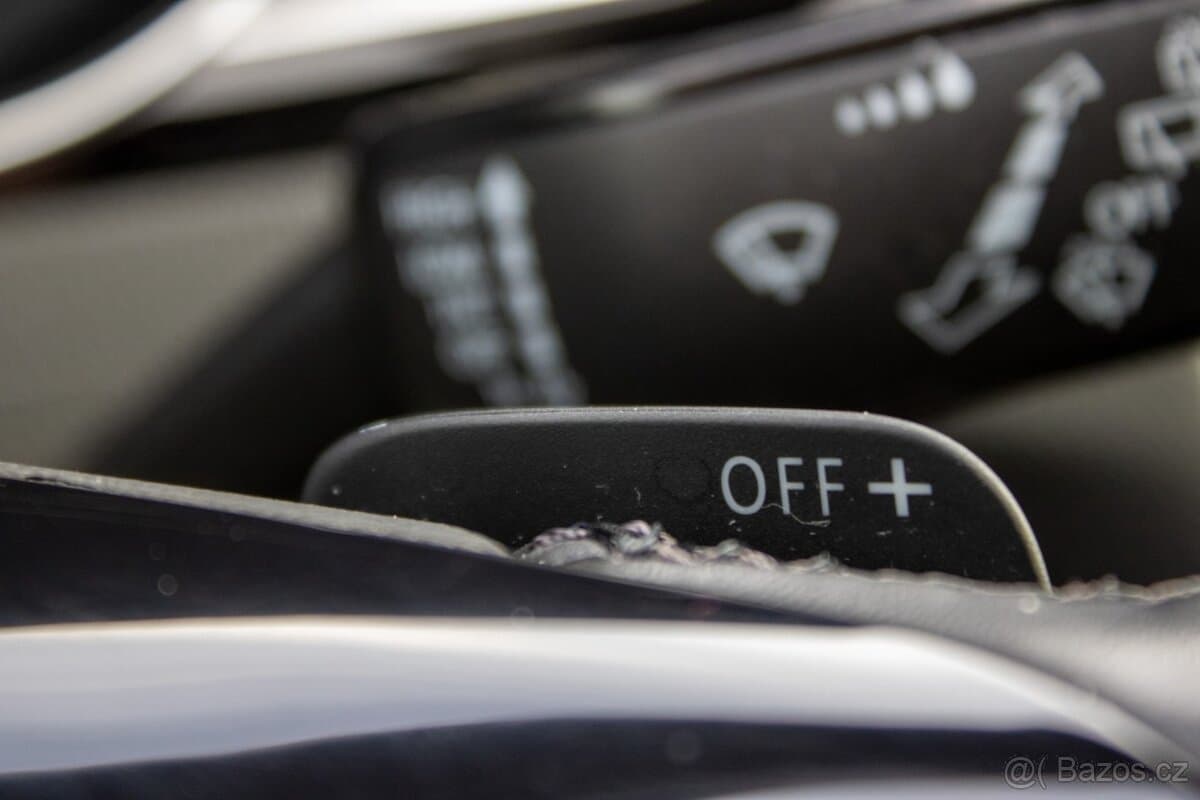 2018 Volkswagen PASSAT - 12