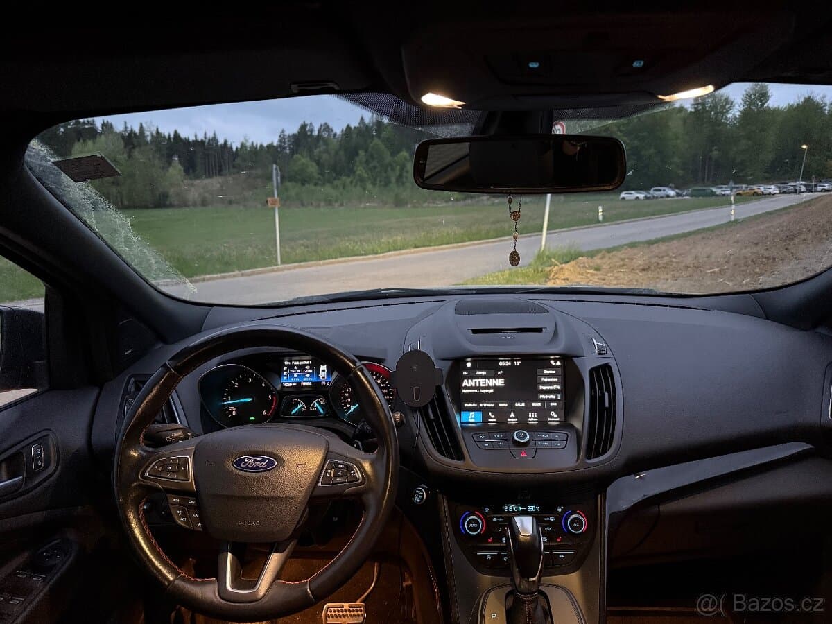 2019 Ford KUGA - 12