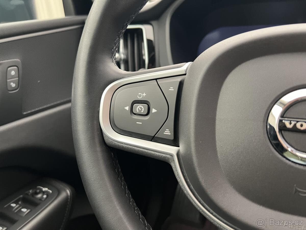 2021 Volvo XC60 - 12
