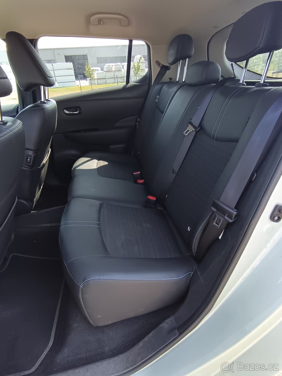 2018 Nissan LEAF - 12