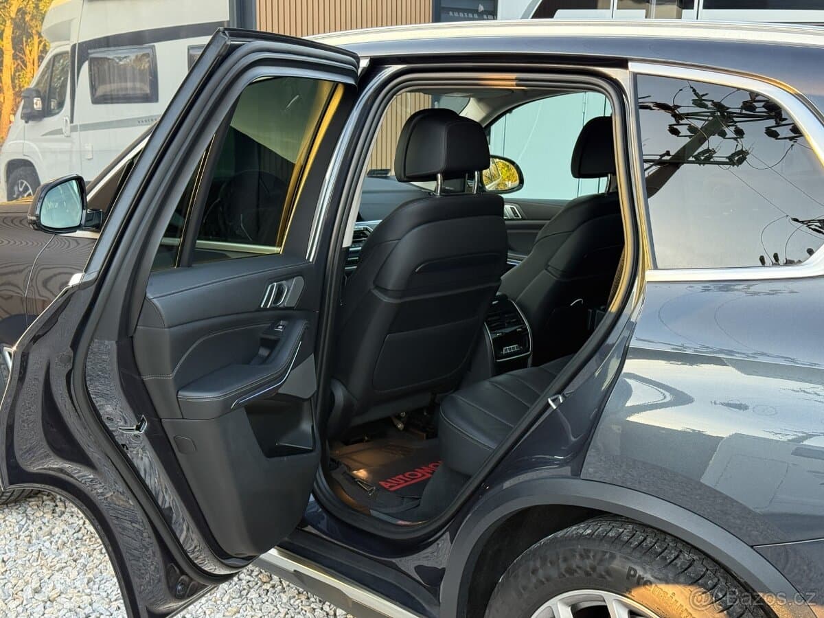 2019 BMW X5 - 12