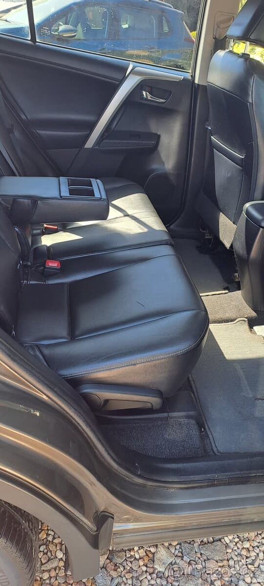 2015 Toyota RAV4 - 12