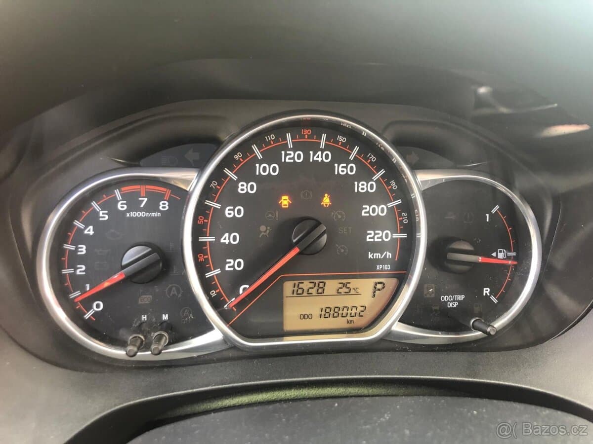 2015 Toyota YARIS - 12