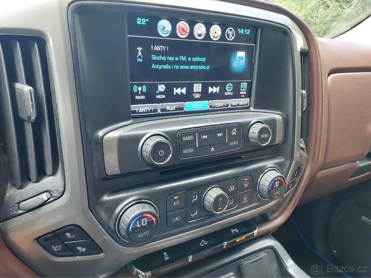 2015 Chevrolet SILVERADO - 12