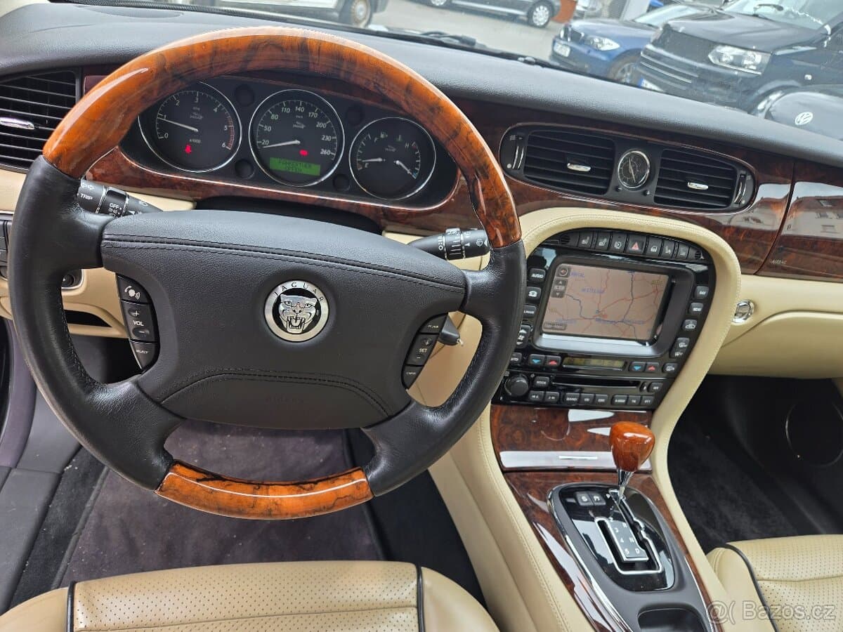 2008 Jaguar XJ - 12