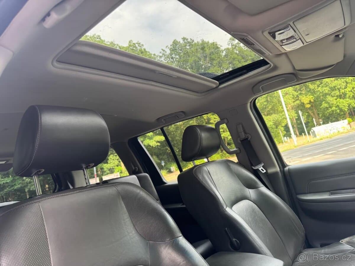2011 Nissan PATHFINDER - 12