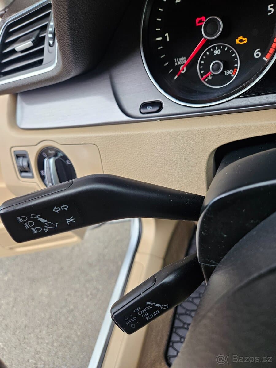 2011 Volkswagen PASSAT - 12