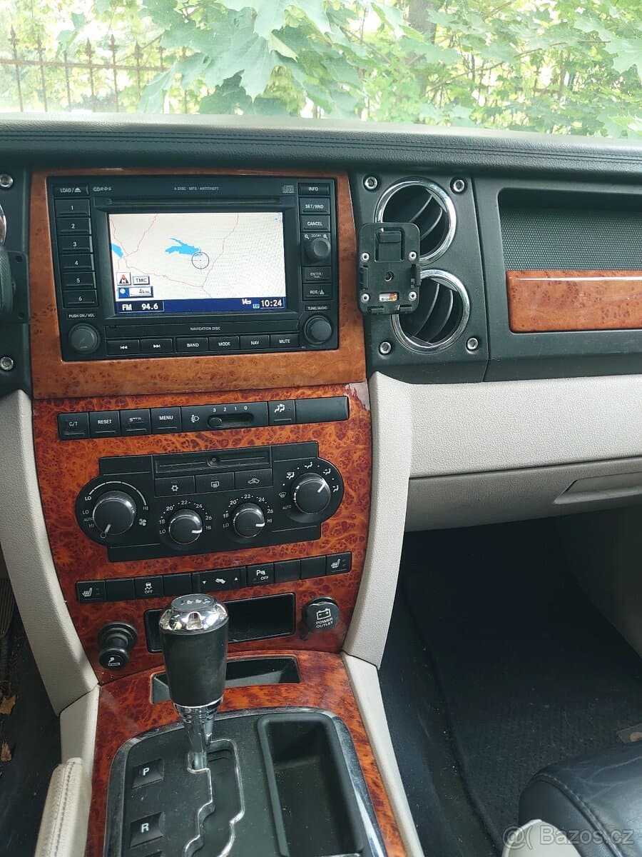 2007 Jeep COMMANDER - 12