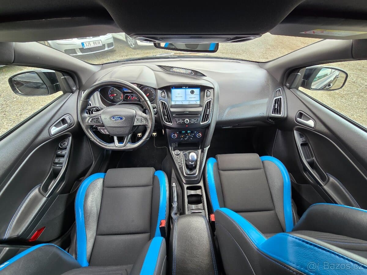 2017 Ford FOCUS - 12