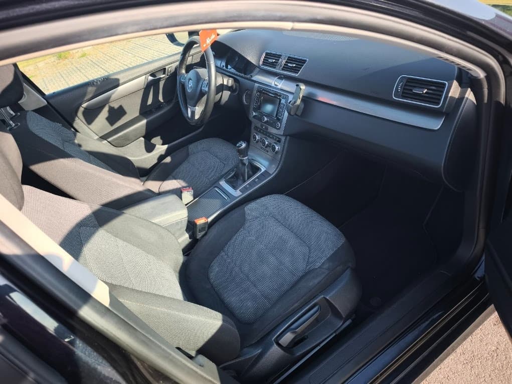 2012 Volkswagen PASSAT - 12