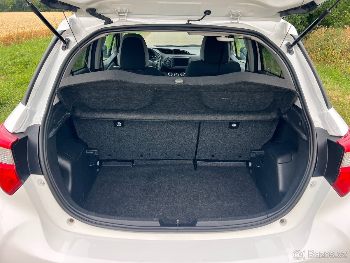 2019 Toyota YARIS - 12