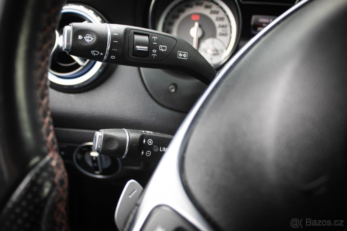 2015 Mercedes-Benz GLA - 12