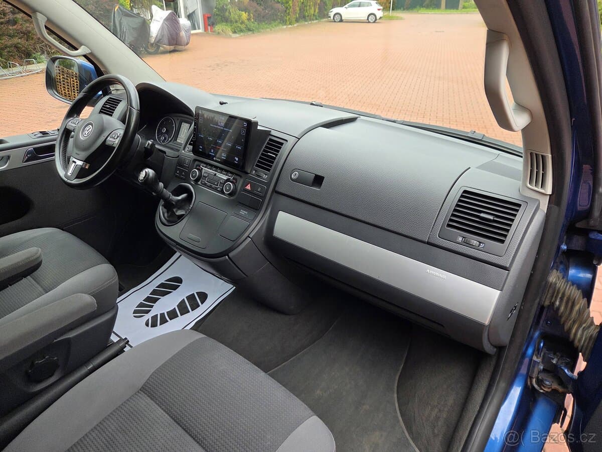 2010 Volkswagen MULTIVAN - 12