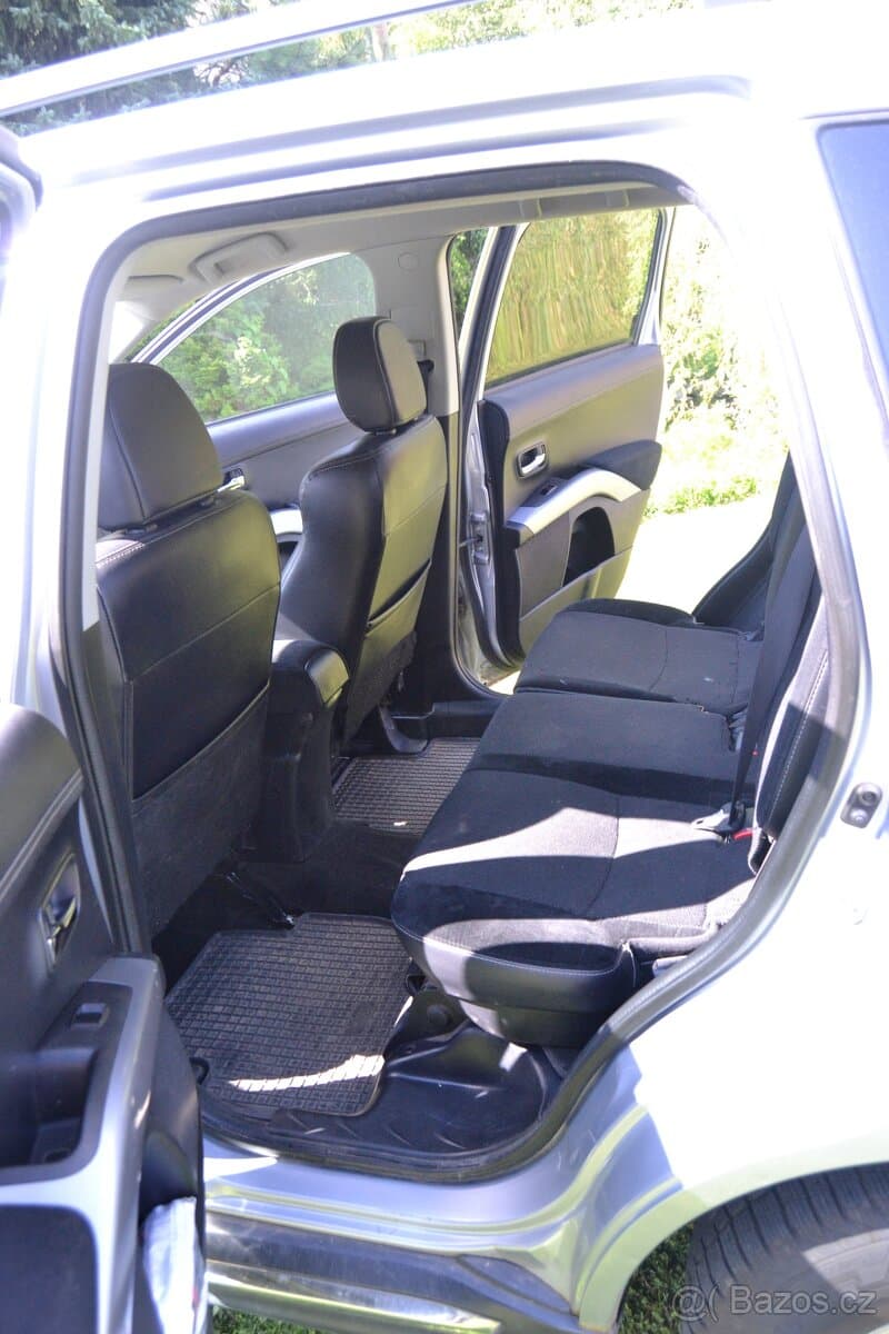 2013 Mitsubishi OUTLANDER - 12