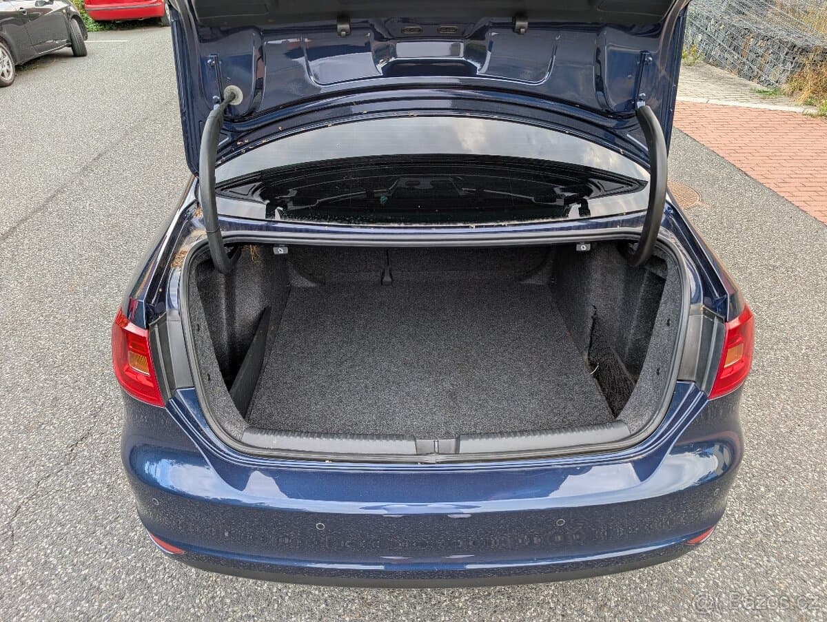 2012 Volkswagen JETTA - 12