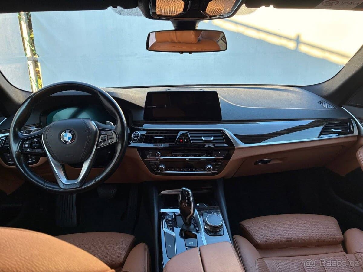 2018 BMW 5-SERIES - 12