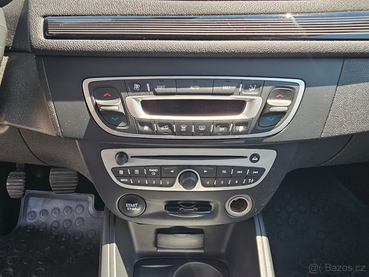 2012 Renault MEGANE - 12