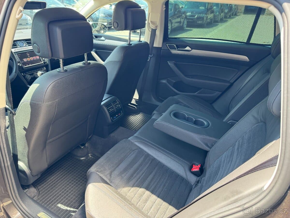 2015 Volkswagen PASSAT - 12