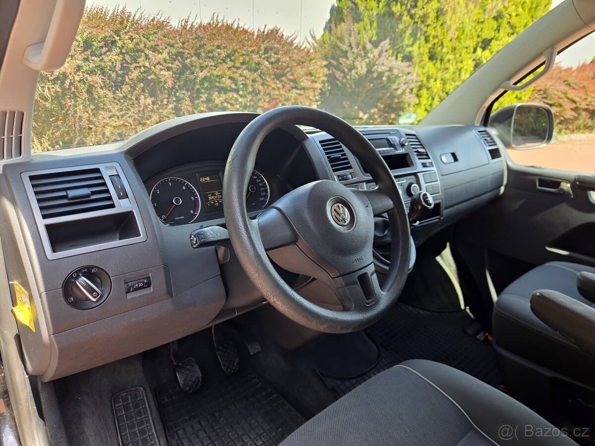 2012 Volkswagen MULTIVAN - 12