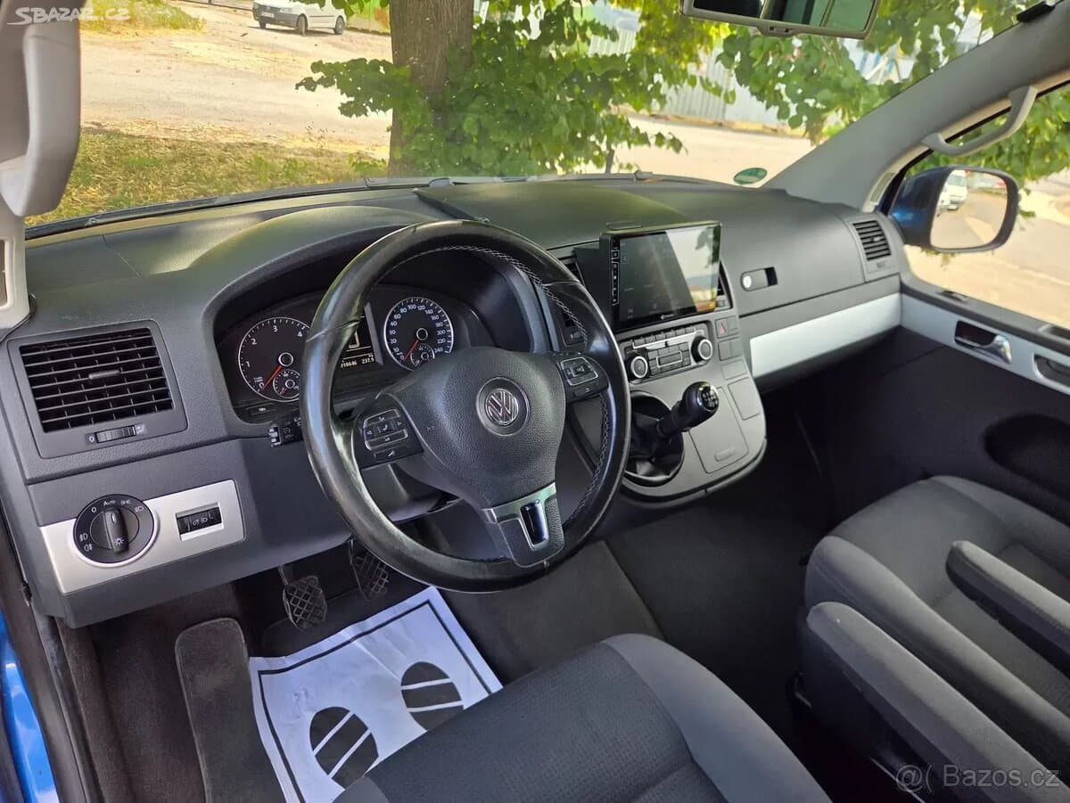 2010 Volkswagen MULTIVAN - 12