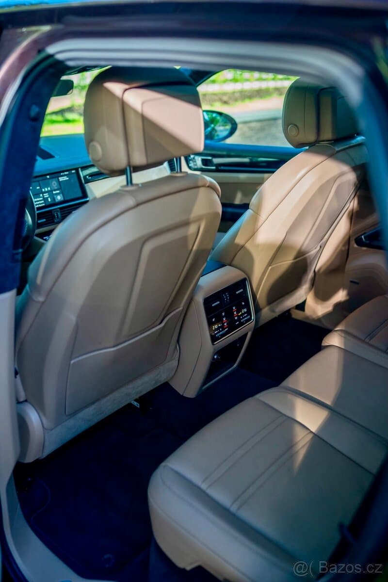 2018 Porsche CAYENNE - 12