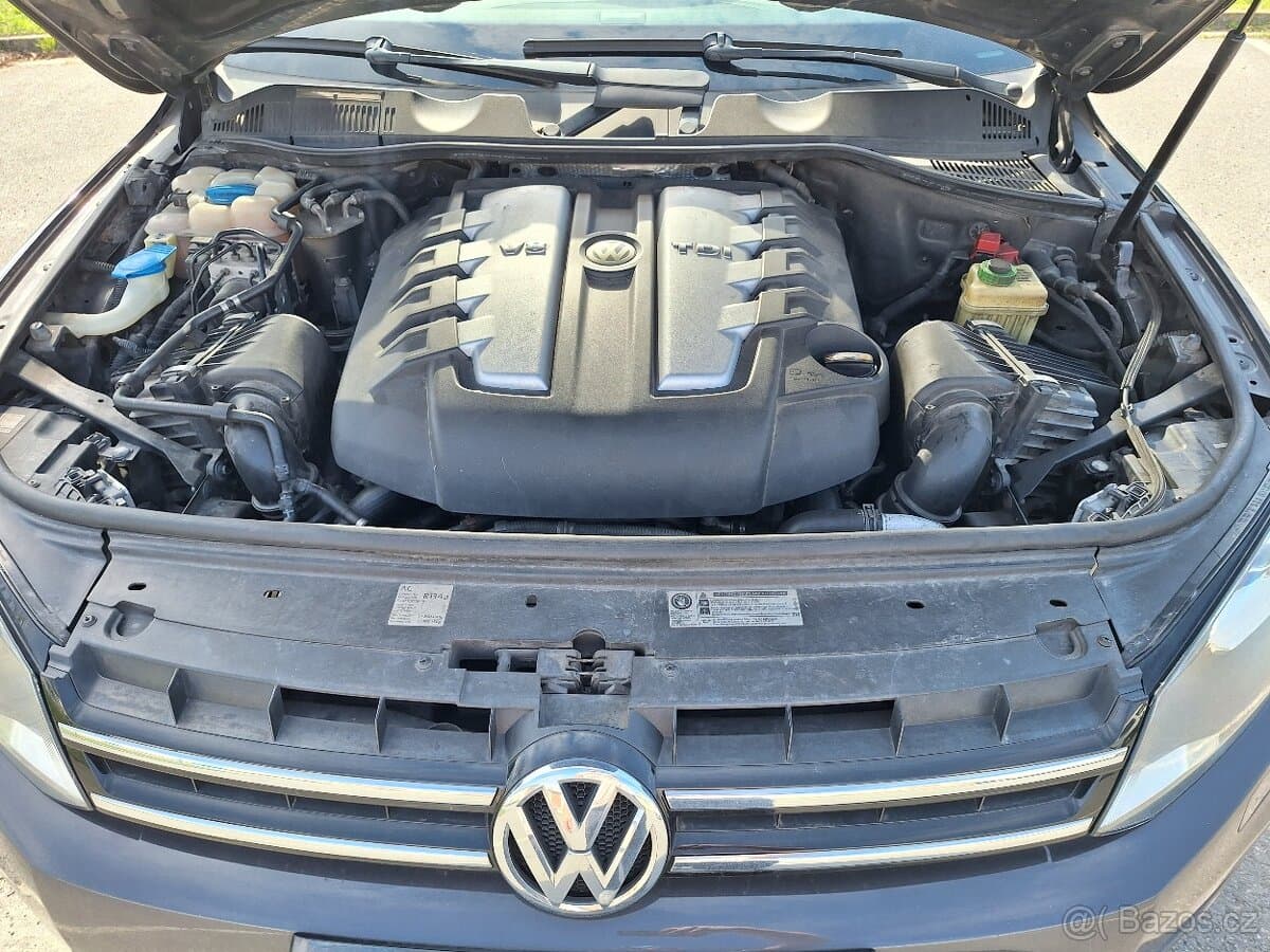 2011 Volkswagen TOUAREG - 12