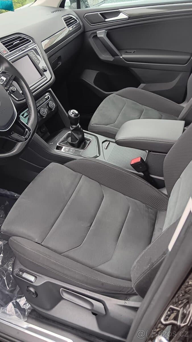 2017 Volkswagen TIGUAN - 12