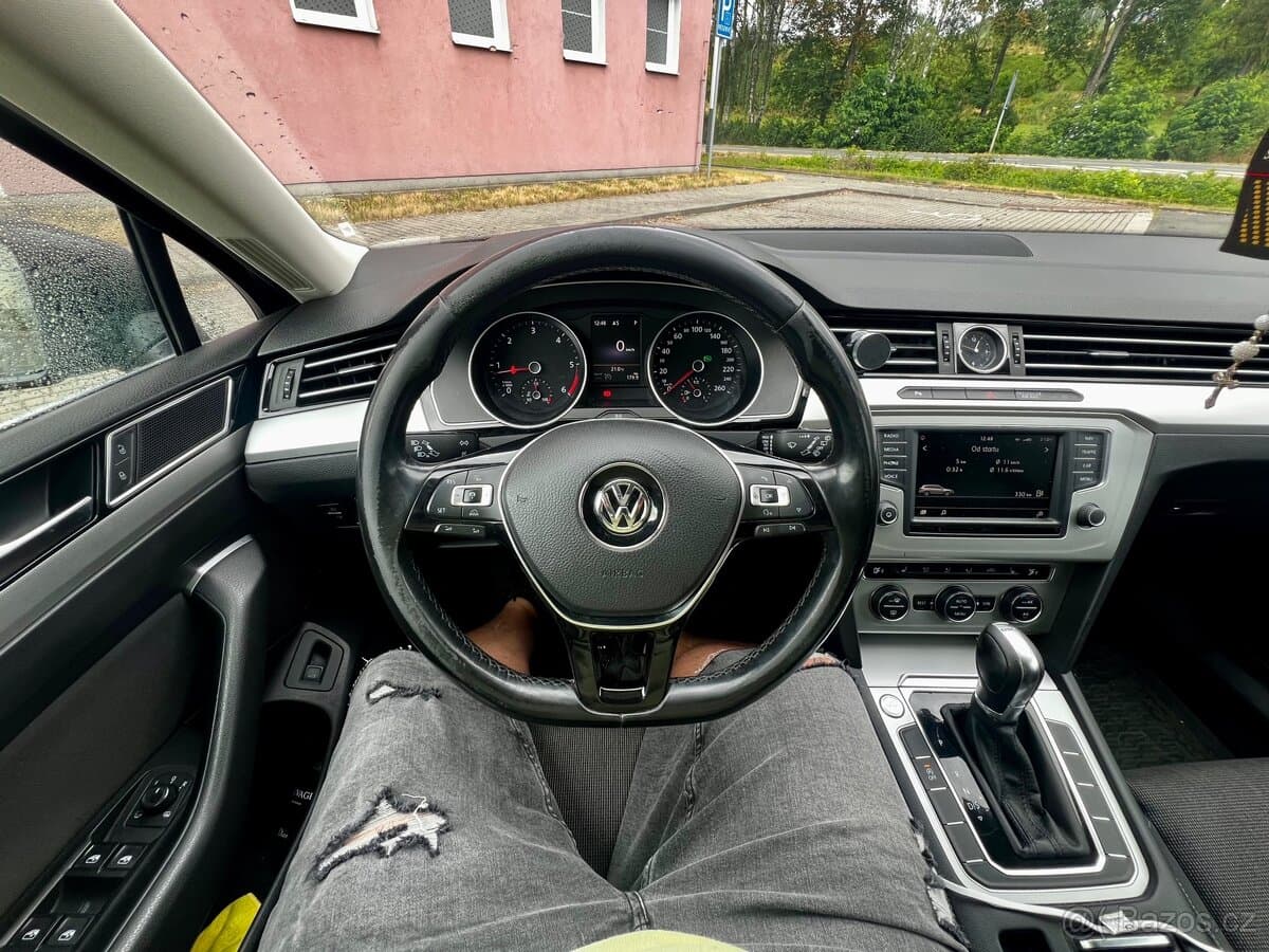 2016 Volkswagen PASSAT - 12