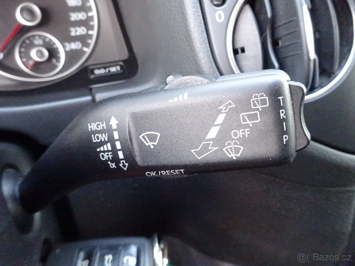 2011 Volkswagen GOLF - 12