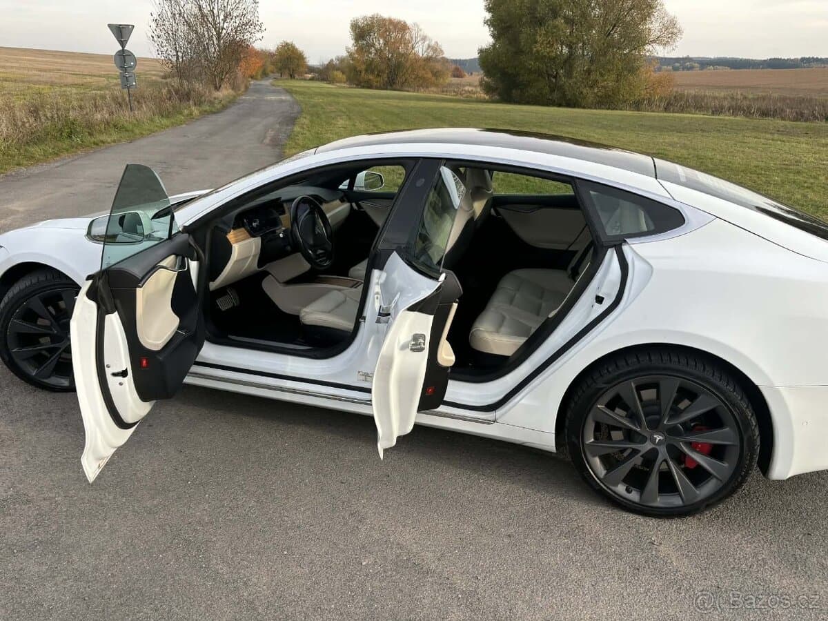 2020 Tesla MODEL S - 12