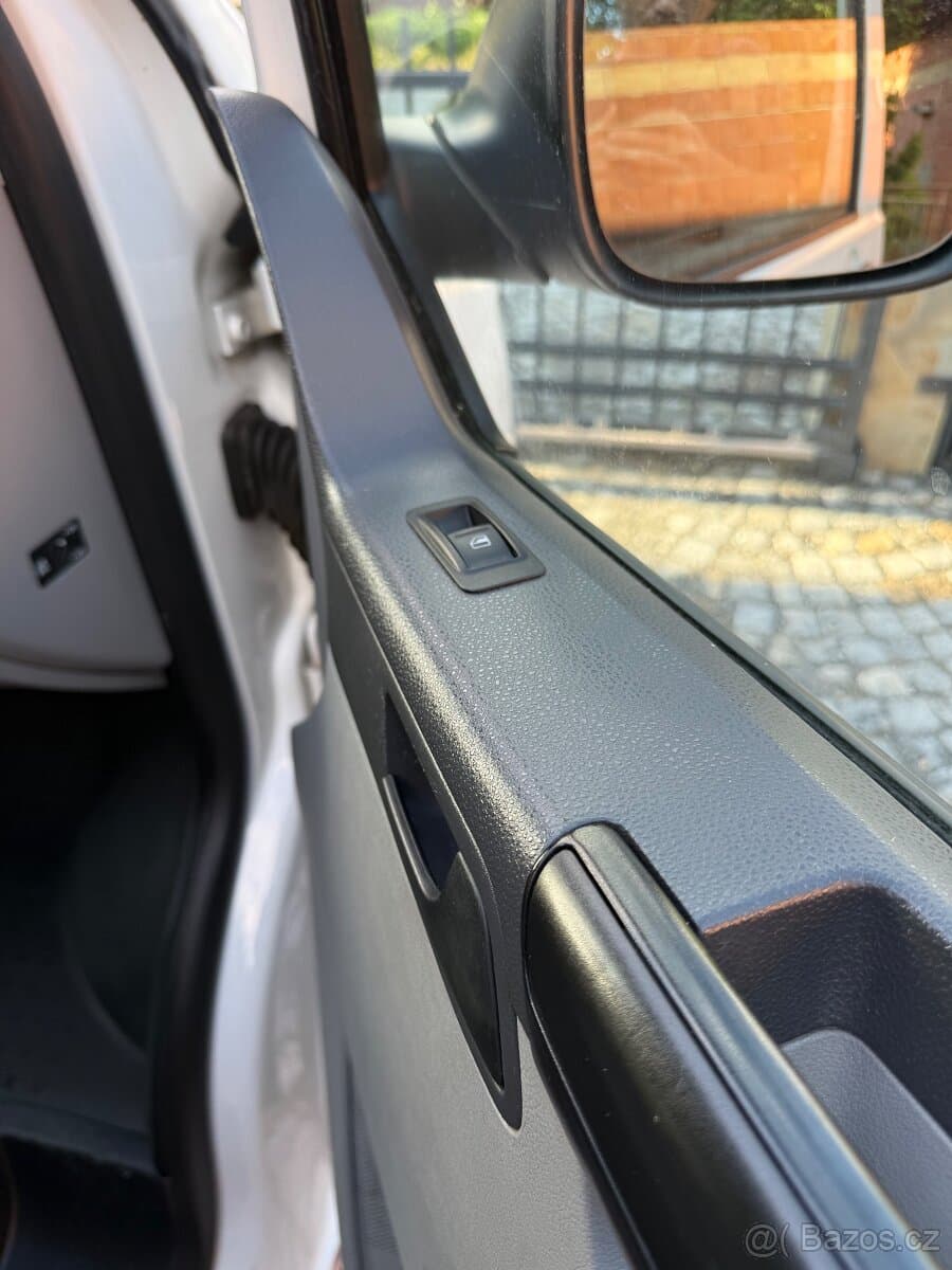 2011 Volkswagen TRANSPORTER - 12