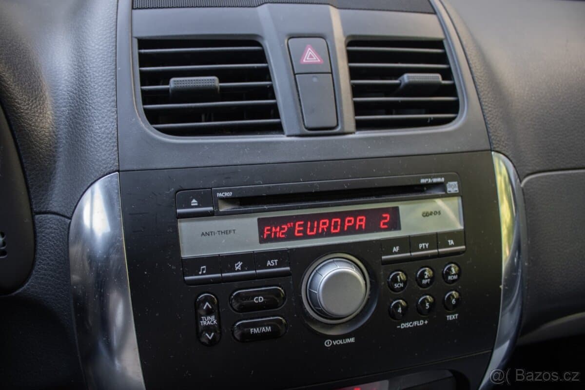 2011 Suzuki SX4 - 12