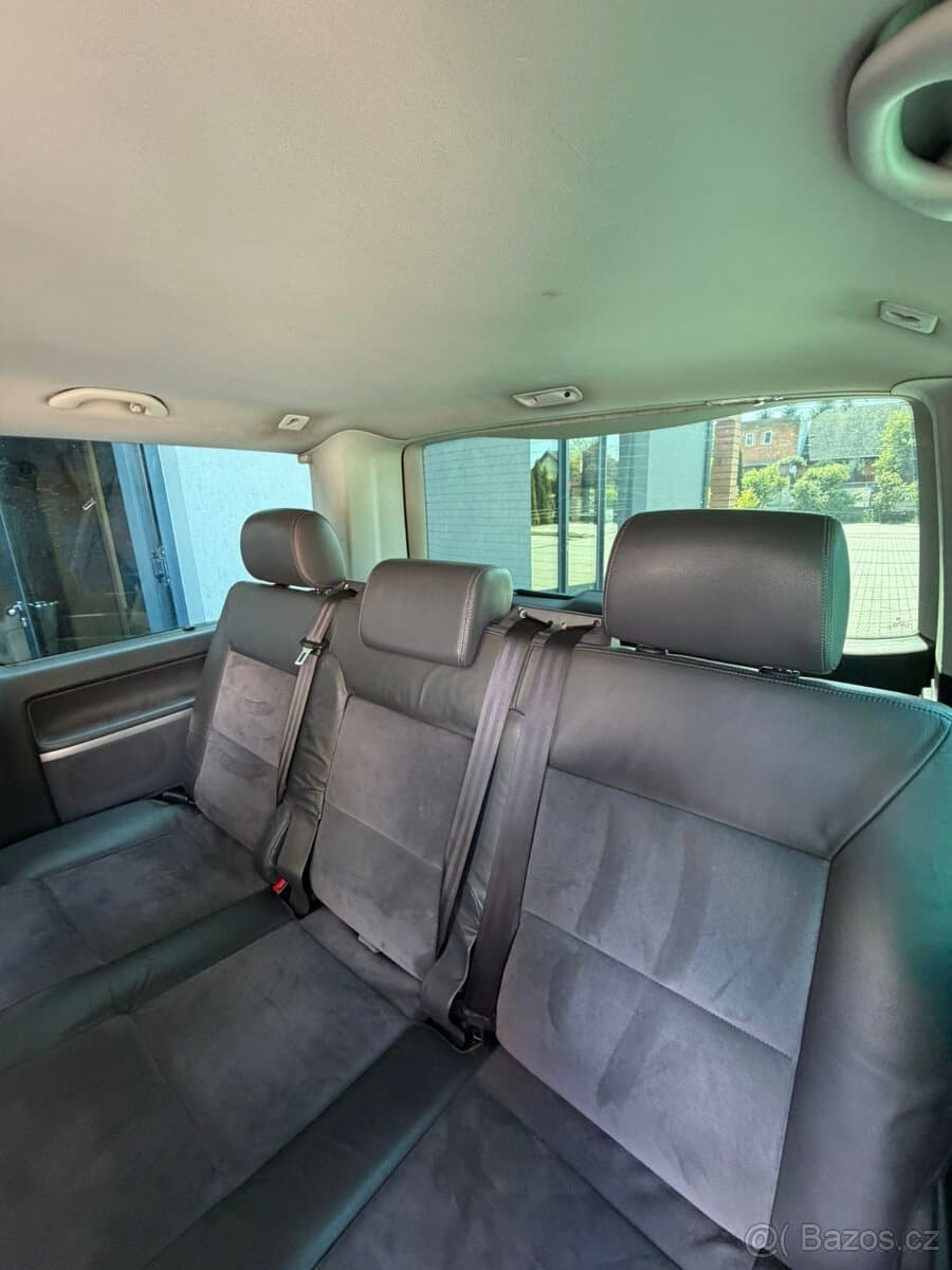 2011 Volkswagen MULTIVAN - 12
