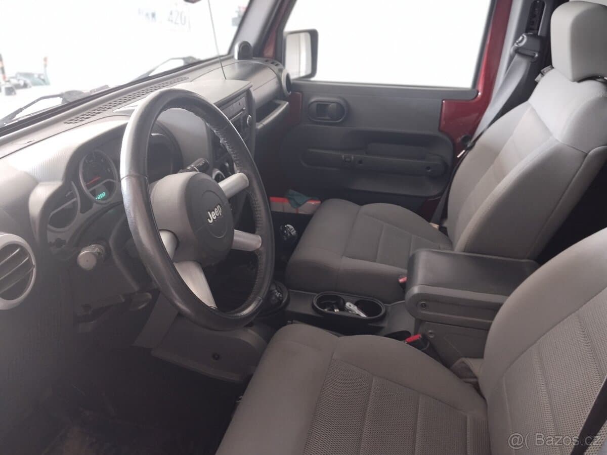 2010 Jeep WRANGLER - 12