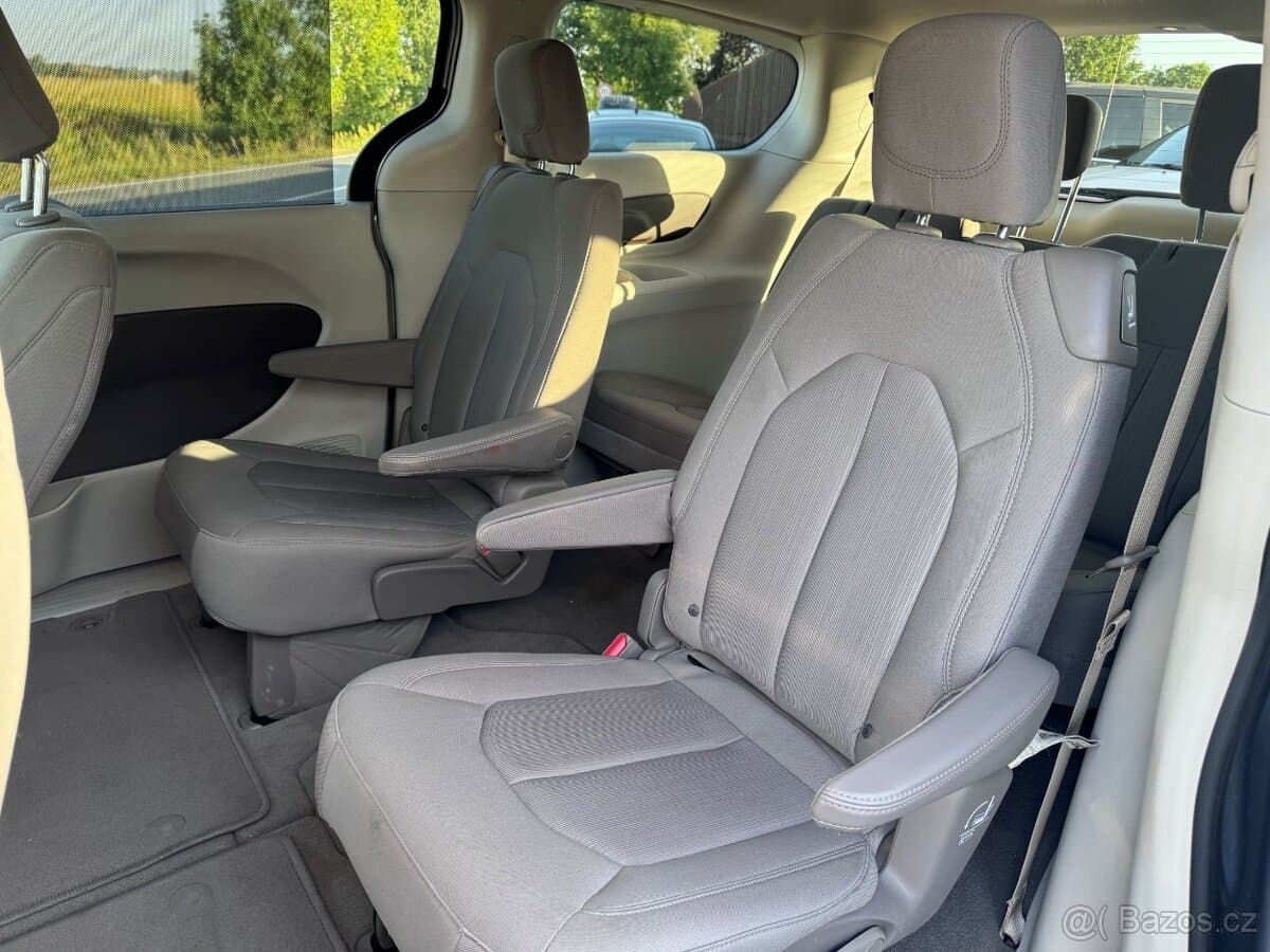 2020 Chrysler PACIFICA - 12