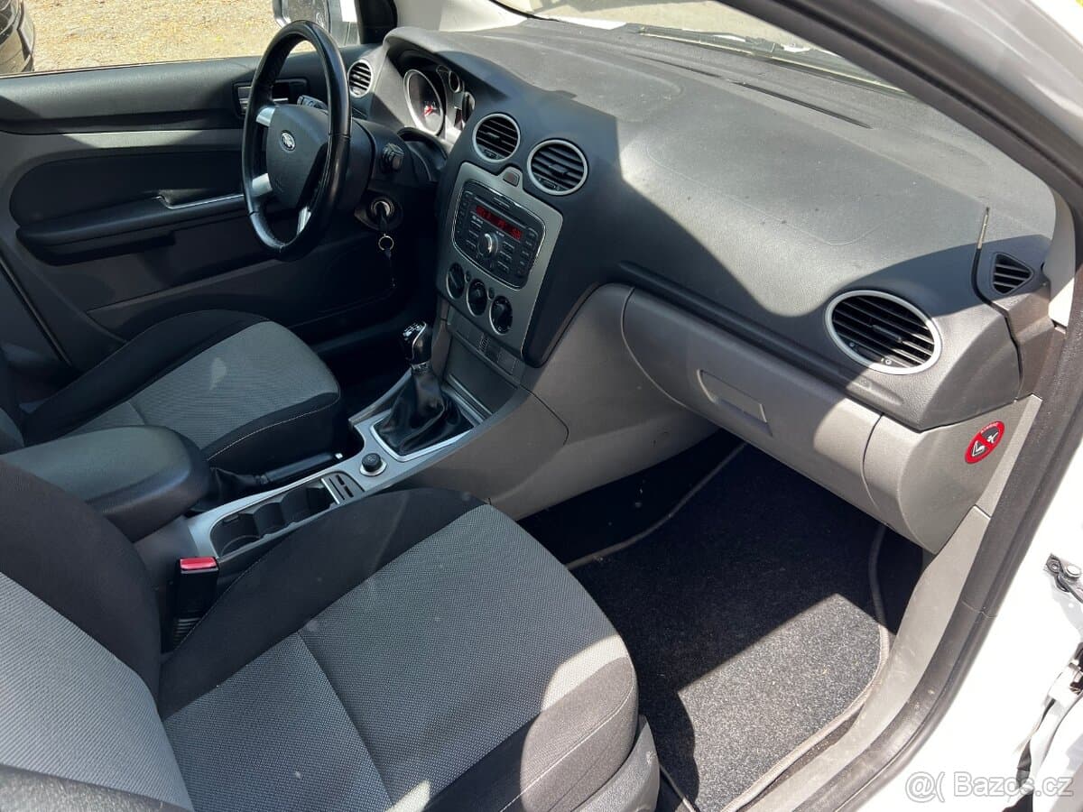 2011 Ford FOCUS - 12