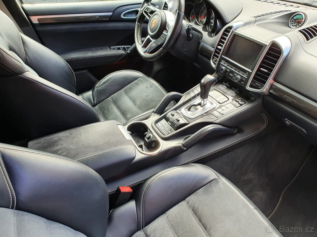 2015 Porsche CAYENNE - 12