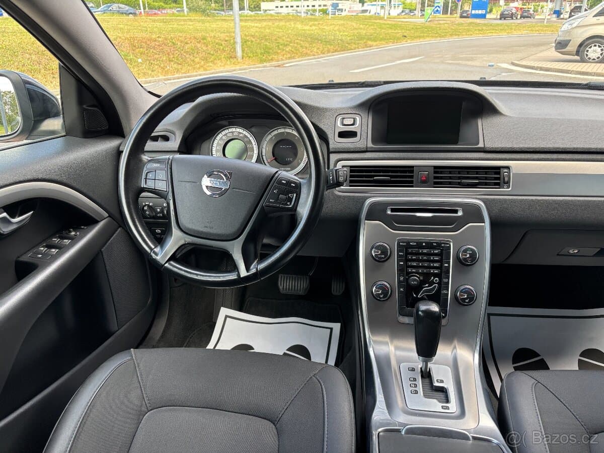 2012 Volvo V70 - 12