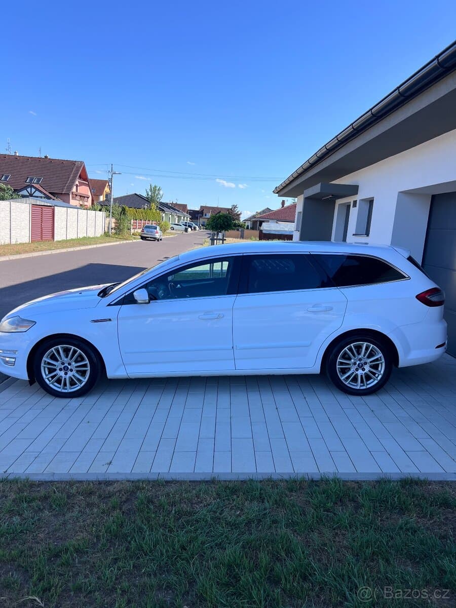 2011 Ford MONDEO - 12