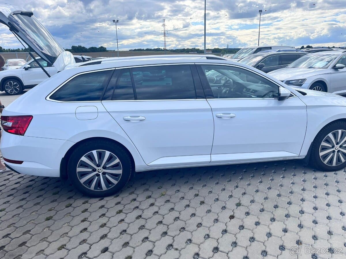 2022 Škoda SUPERB - 12