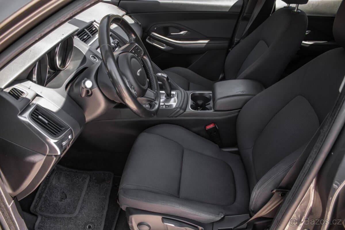 2019 Jaguar E-PACE - 12