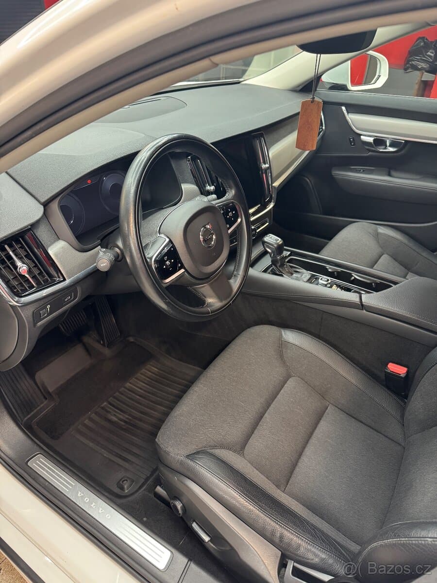 2020 Volvo V90 - 12