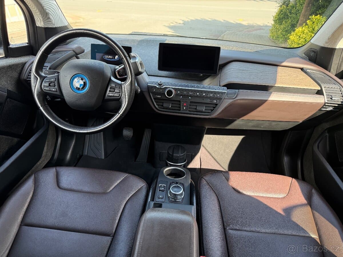 2022 BMW i3 - 12