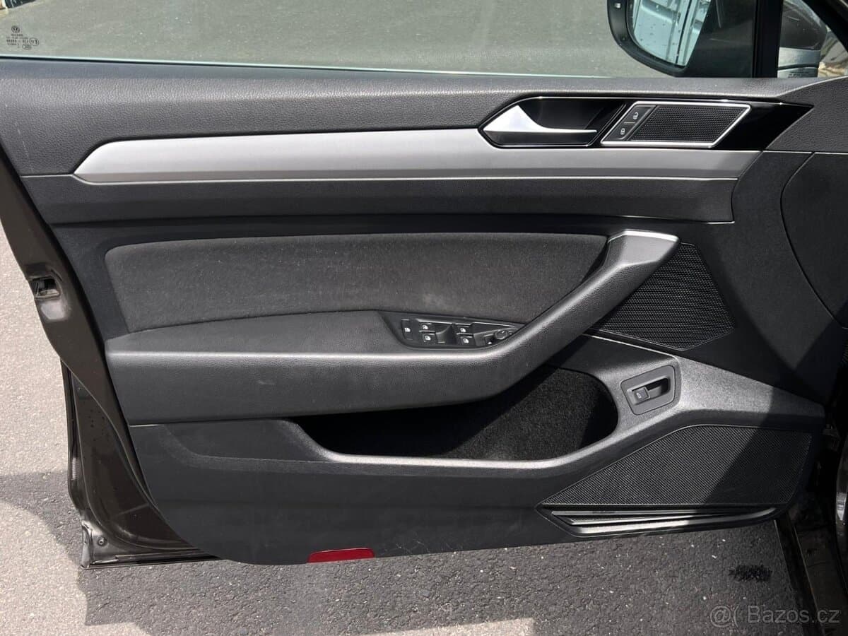 2016 Volkswagen PASSAT - 12