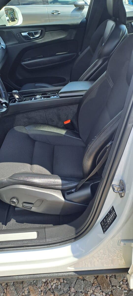 2019 Volvo XC60 - 12