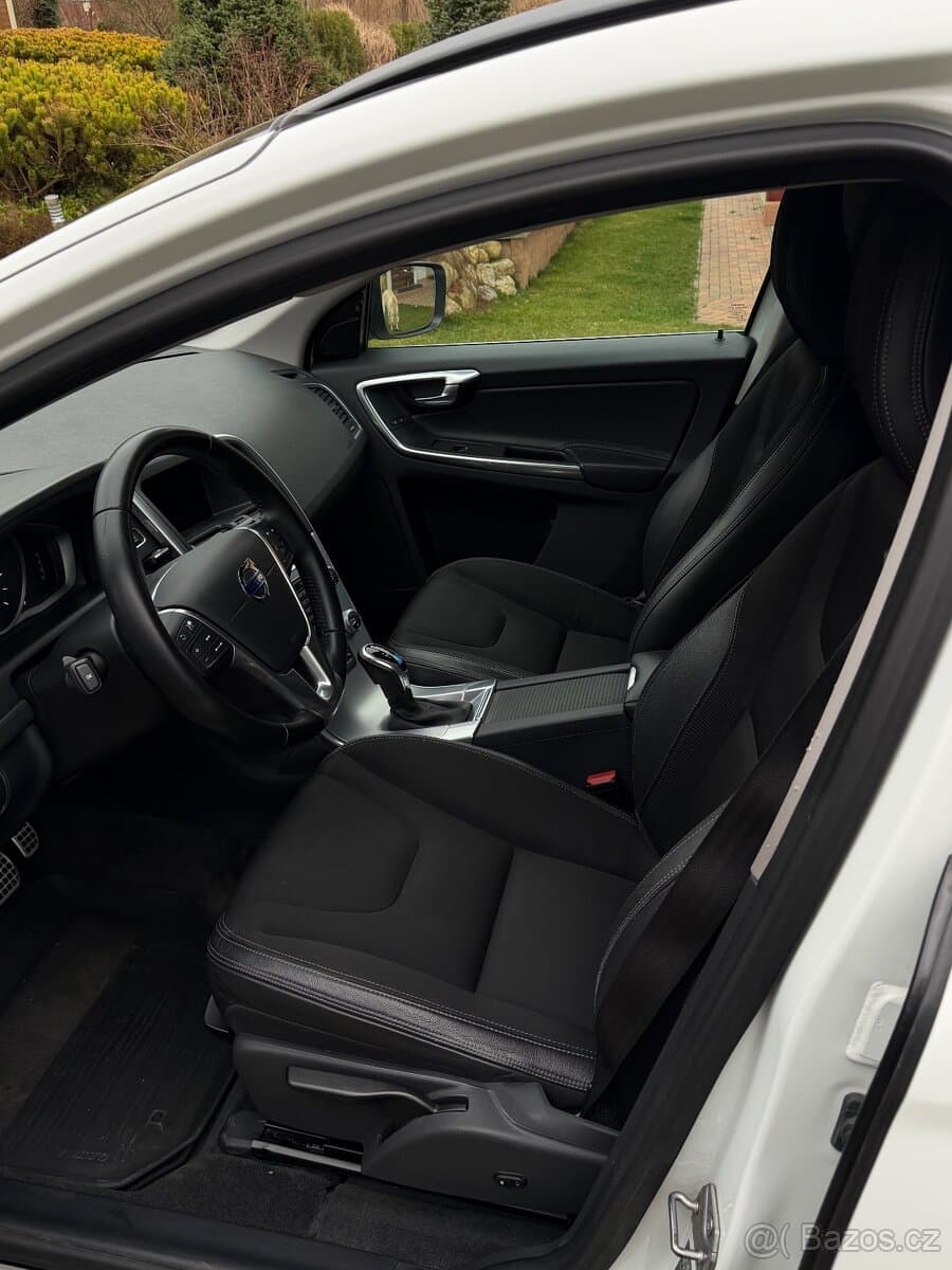 2017 Volvo XC60 - 12