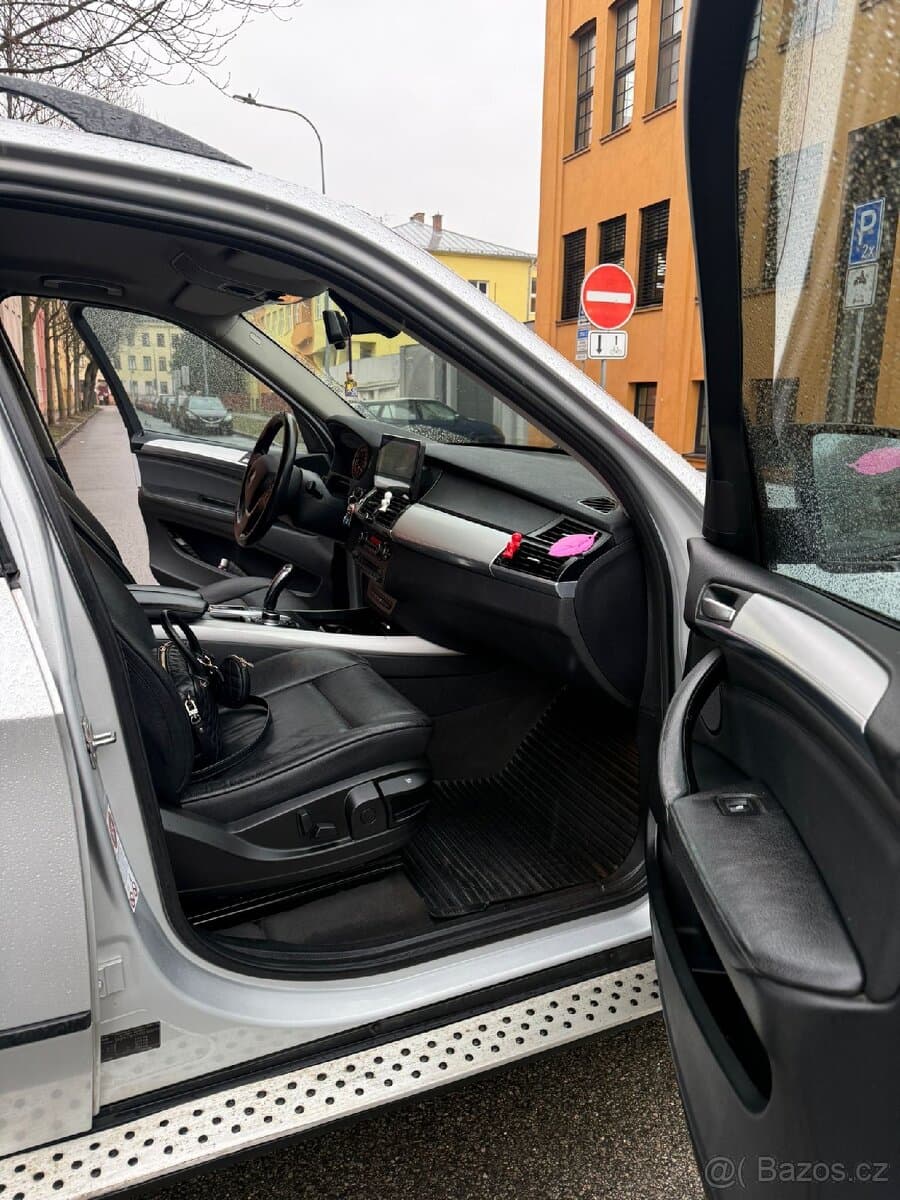 2010 BMW X5 - 12