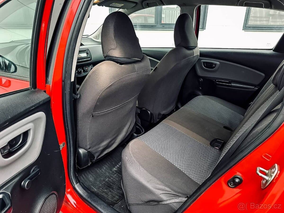 2015 Toyota YARIS - 12