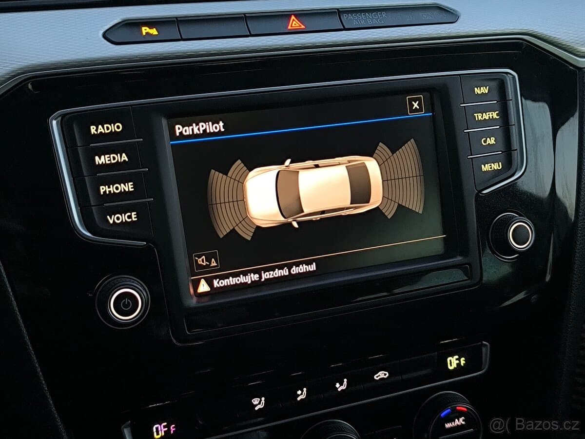 2016 Volkswagen PASSAT - 12